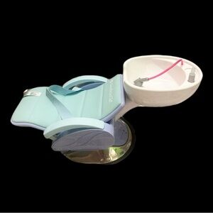 American Girl Spa Chair VR Chair in White and Light Blue